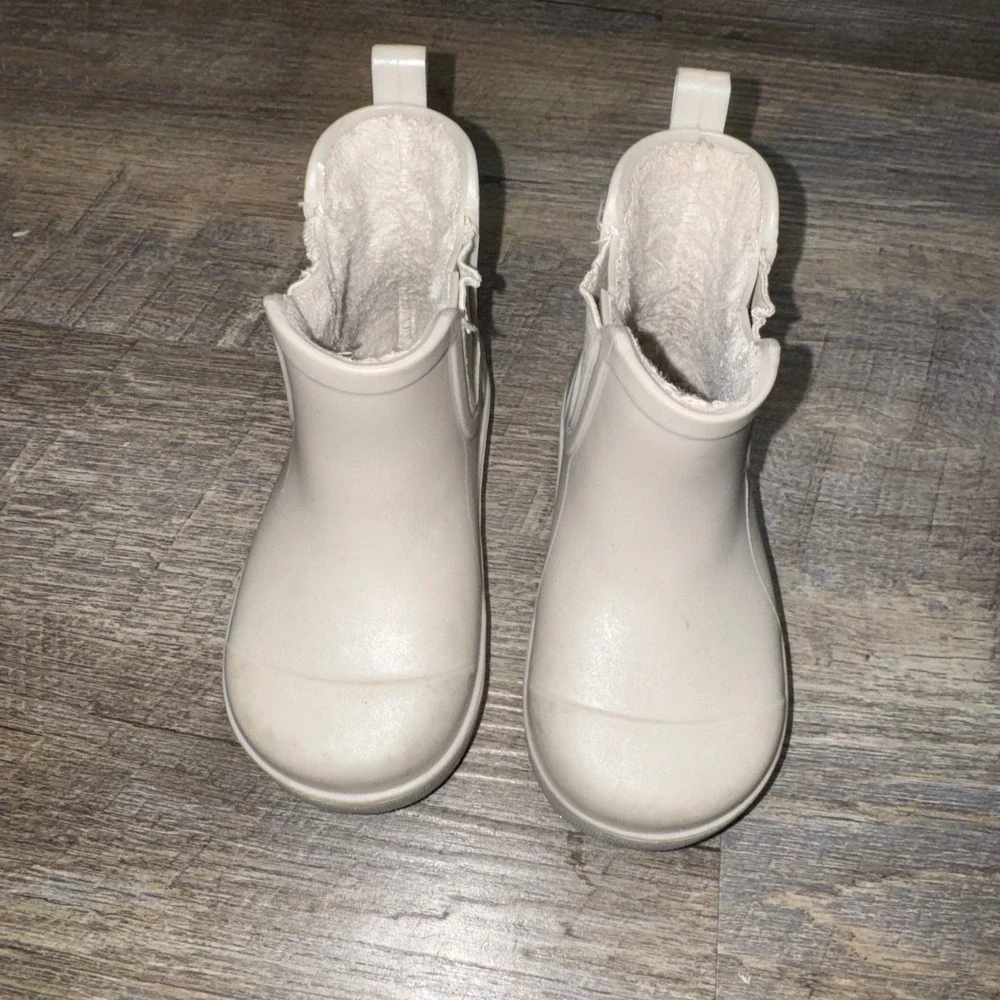 BEARPAW Toddler Chelsea Rain Boots Size 5 Taupe Waterproof Pull On Kids